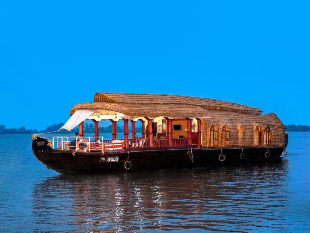 Aqua Castle Houseboat - By Aqua Jumbo Houseboats Hotel Alappuzha Buitenkant foto