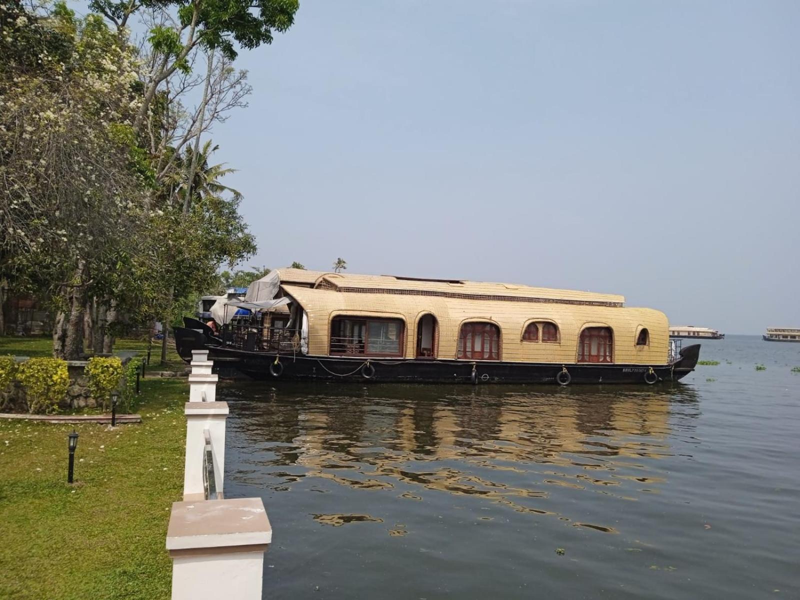 Aqua Castle Houseboat - By Aqua Jumbo Houseboats Hotel Alappuzha Buitenkant foto