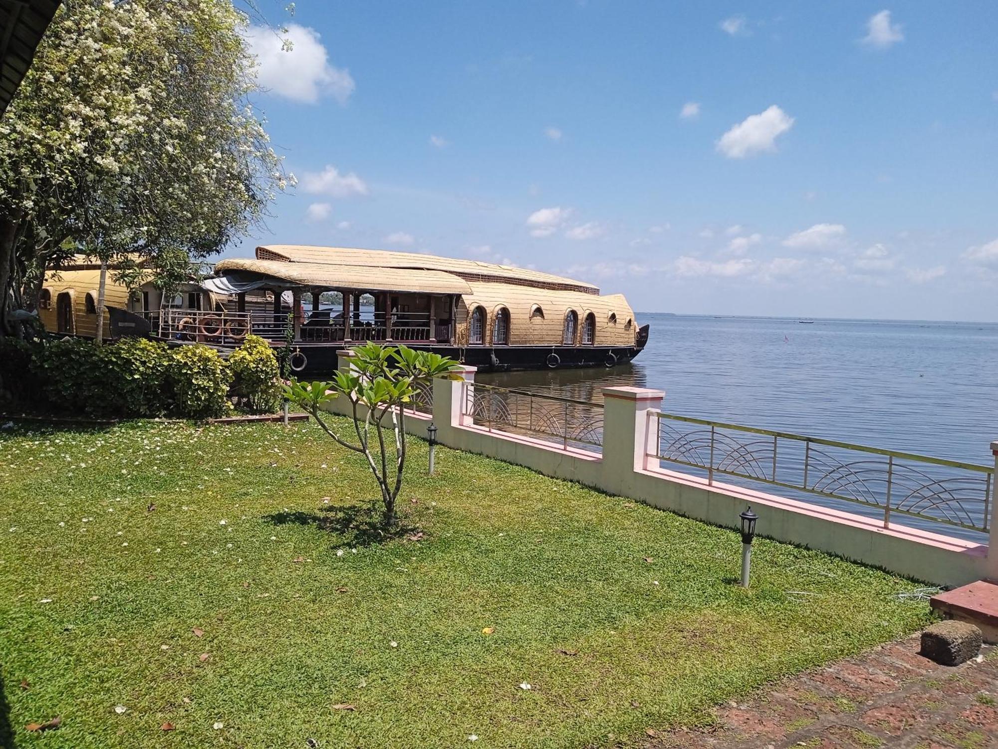 Aqua Castle Houseboat - By Aqua Jumbo Houseboats Hotel Alappuzha Buitenkant foto