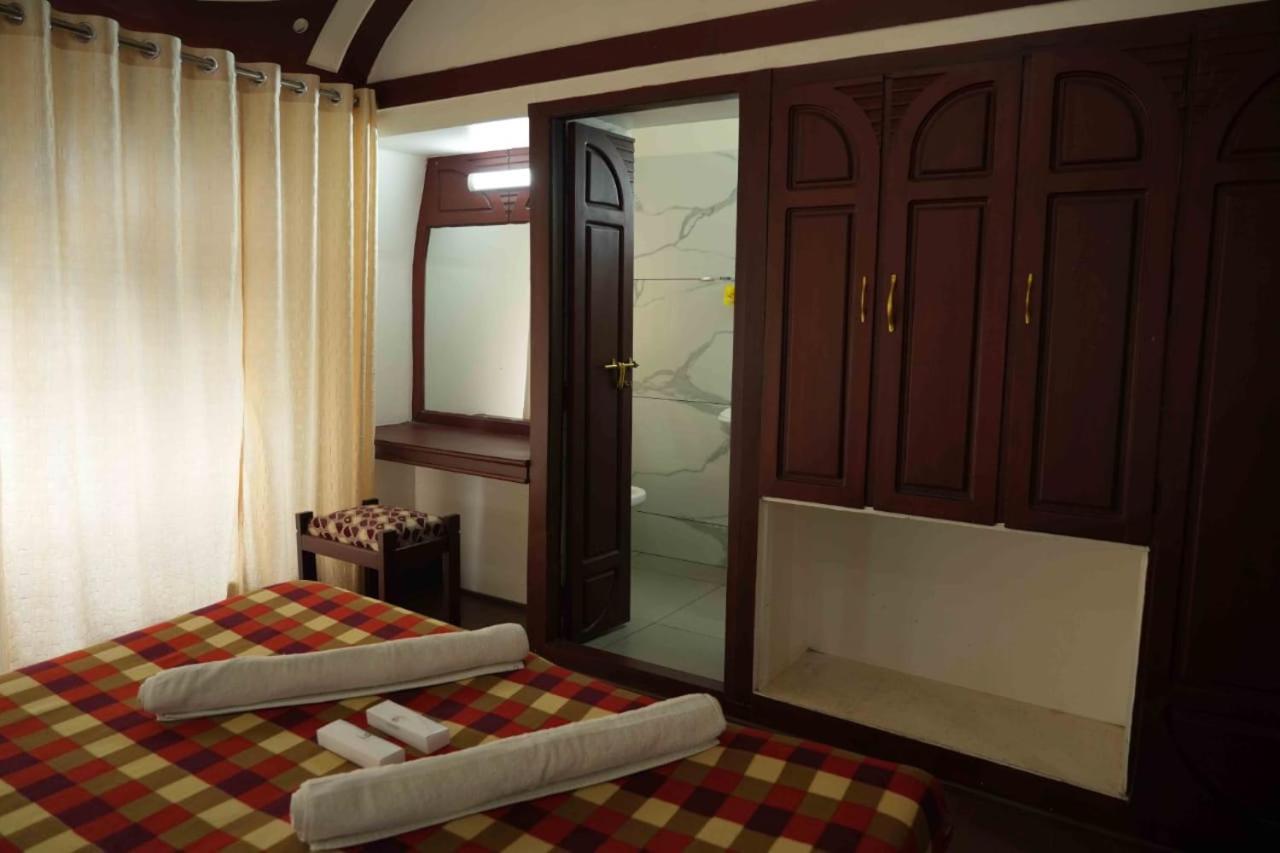 Aqua Castle Houseboat - By Aqua Jumbo Houseboats Hotel Alappuzha Buitenkant foto