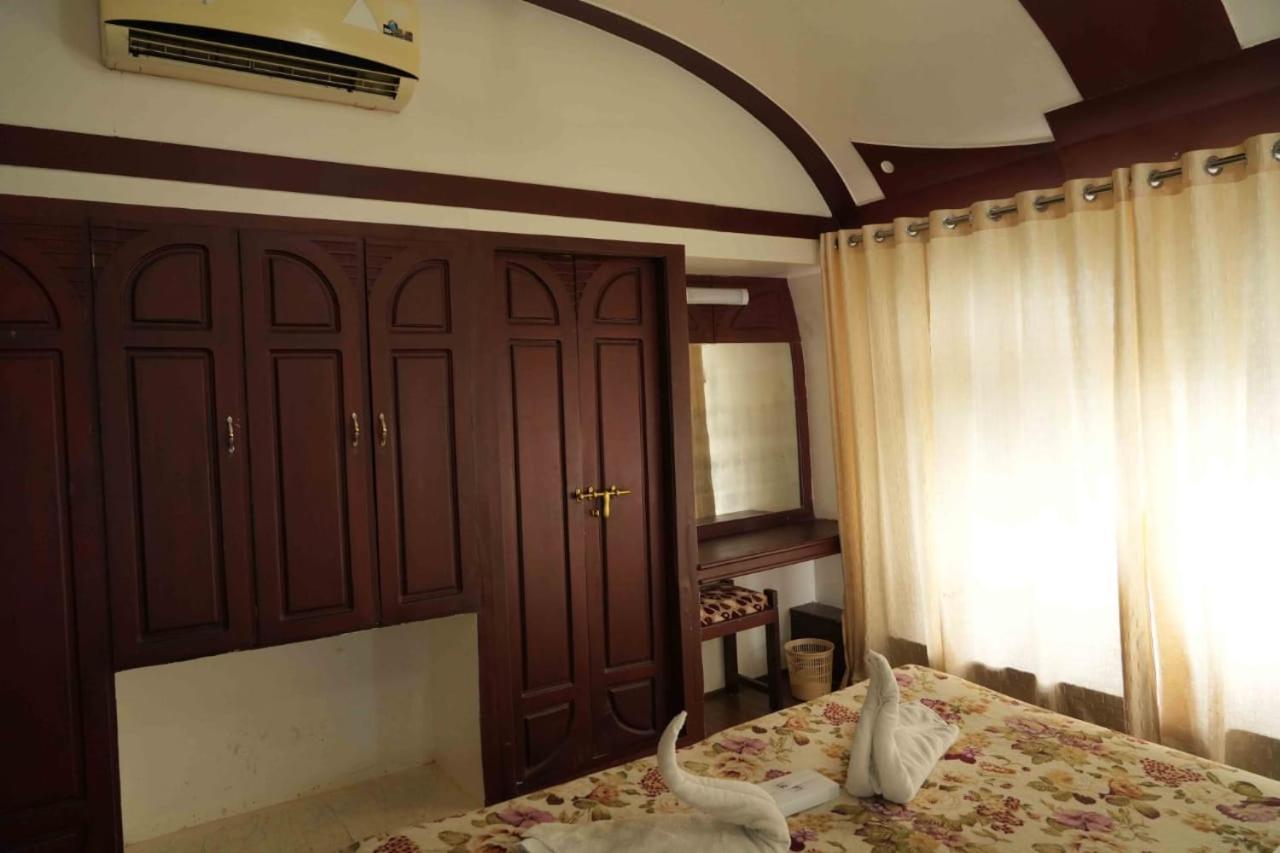 Aqua Castle Houseboat - By Aqua Jumbo Houseboats Hotel Alappuzha Buitenkant foto